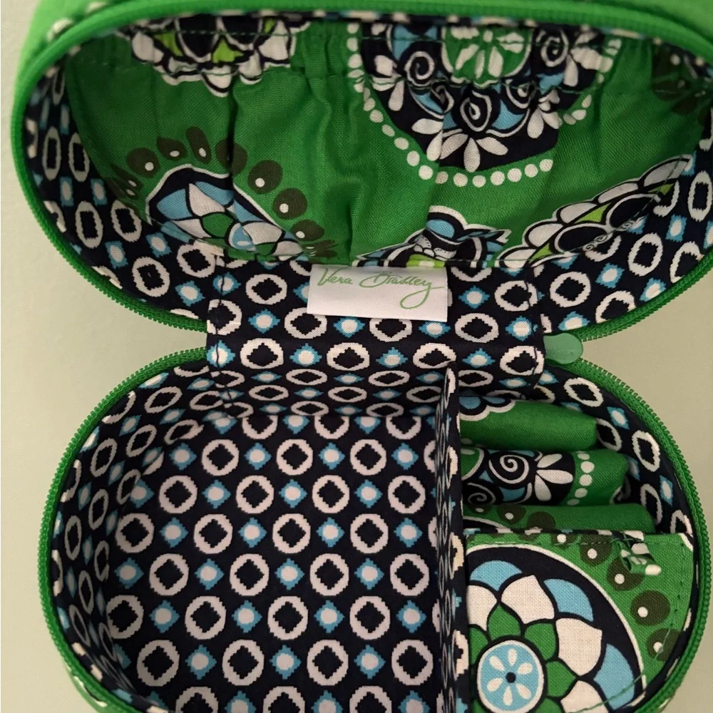 VERA BRADLEY Hard Travel Oval Jewelry Case Retired Pattern Cupcake Green Zip - Picture 3 of 4